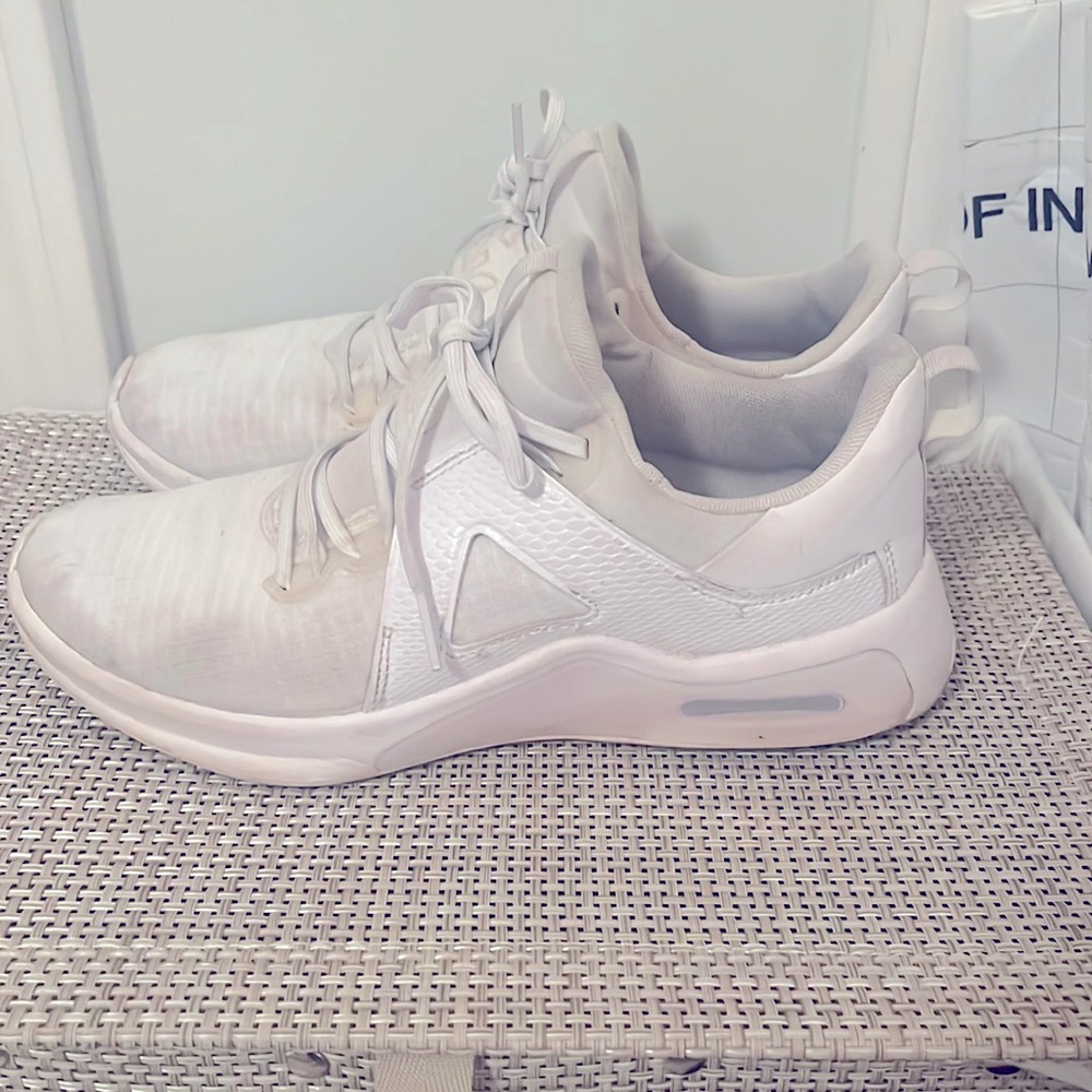 Nike Air Max Bella TR 5 White Sneakers 8.5